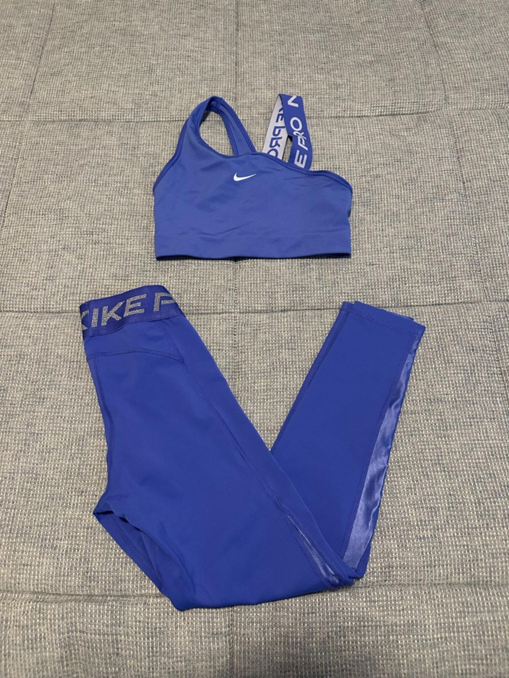 Nike pro set, xs, purple.